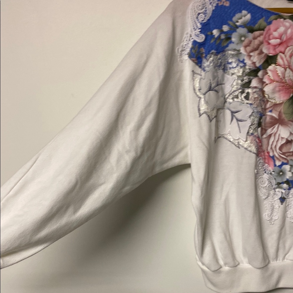 IVONNE MARIE Vintage Floral Print Women's Sweater with Lace Details - Picture 6 of 9